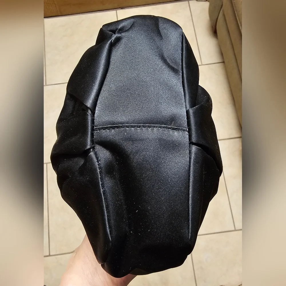 Gorgeous Black Satin Evening Handbag with Goldtone Turnlock closure EUC - Picture 5 of 8